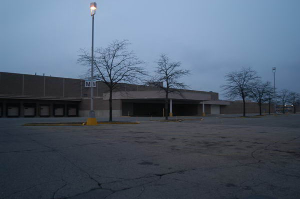 Wonderland Mall (Wonderland Shopping Center) - 2004 Photo (newer photo)